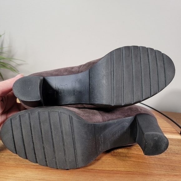 Sacha London Suede Booties with Heels Slip on Chelsea Boots Size 7.5 - Picture 12 of 15